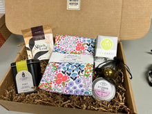 Load image into Gallery viewer, Boston Tea Party: A Tea Lovers Gift Box!
